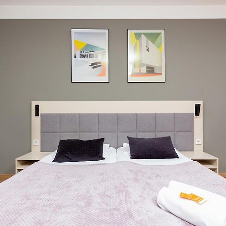 Wolska Residence Apartments With Parking By Noclegi Renters 华沙 外观 照片